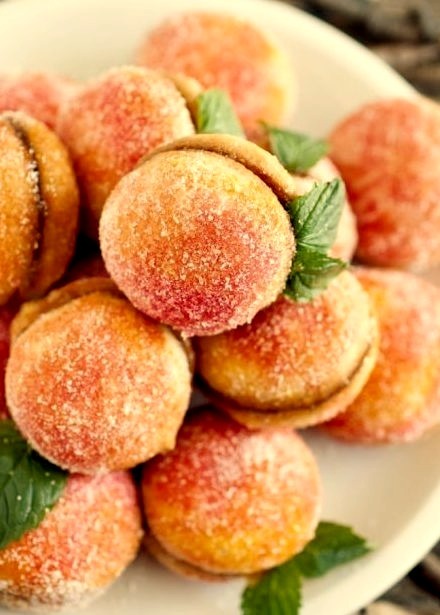 Peach macaroons how brillant!