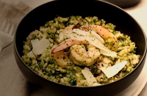 Green risotto with prawns and pea pesto